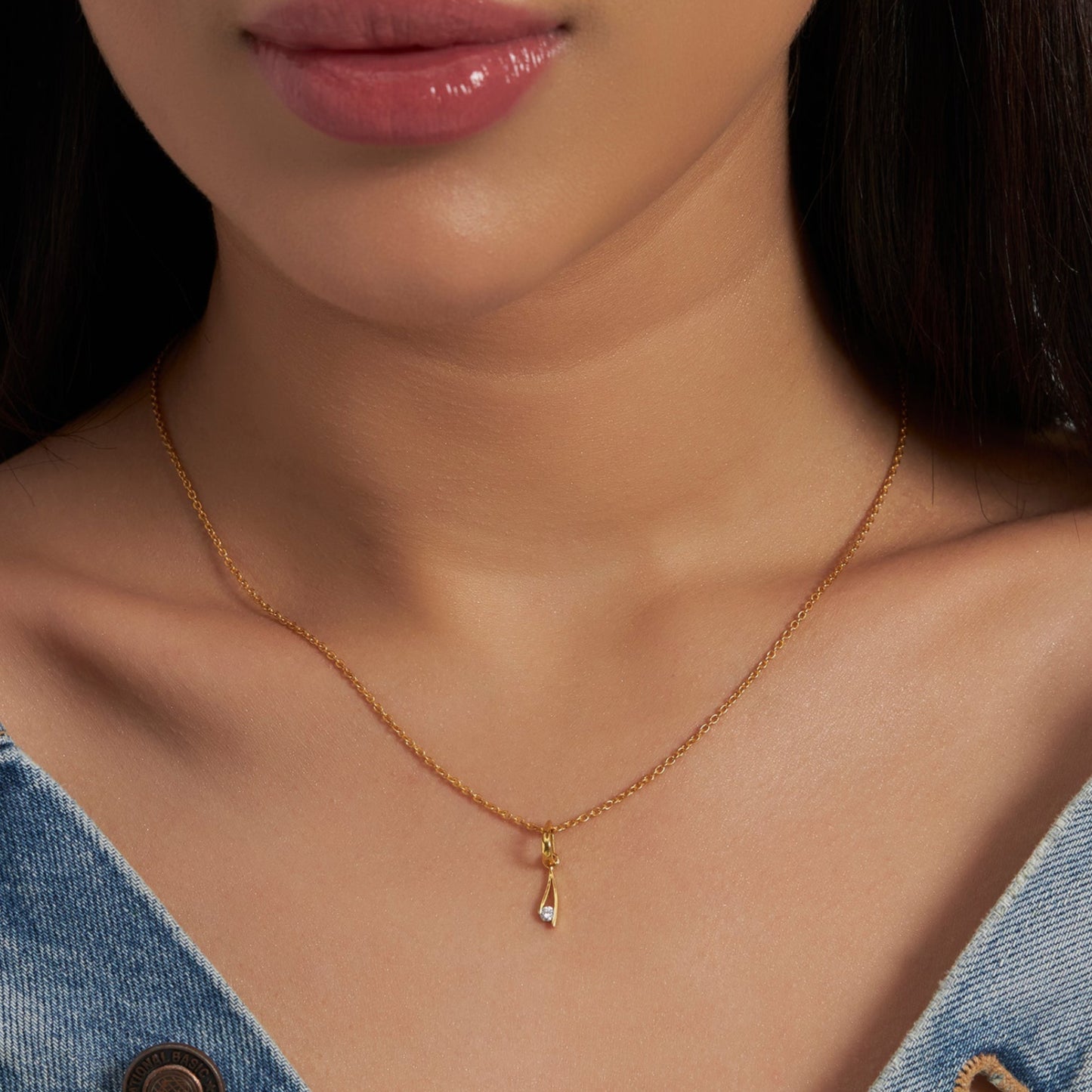 Radiant Essence Solitaire Pendant (With Chain)